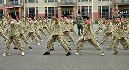 青少年军事军训夏令营-正拓夏令营